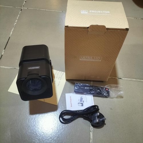 HY320 Pro Smart Projector